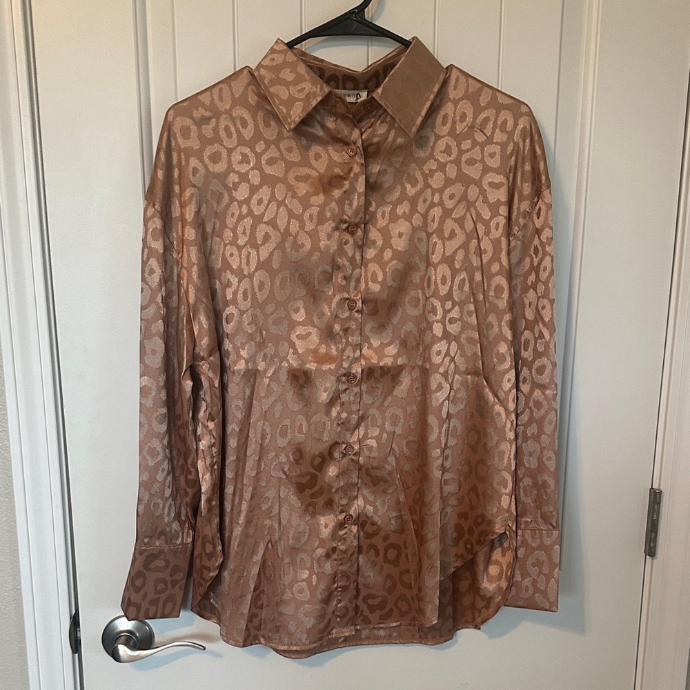 And The Why Leopard Print button down bronze rose gold boutique Shirt new NWT